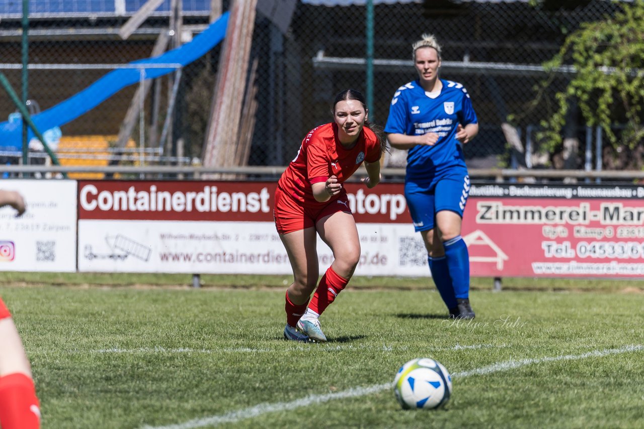 Bild 372 - F TSV Zarpen - Holstein Kiel II : Ergebnis: 2:6